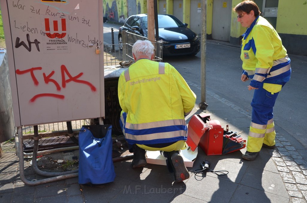 Einsatz BF Koeln Kran beruehrt Oberleitung DB Koeln Gremberg Taunusstr P065.JPG